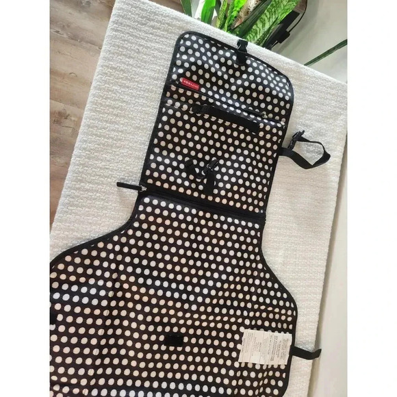 NWOT Skip Hop Pronto Baby Changing Station & Diaper Clutch - Polka Dot - Picture 7 of 16